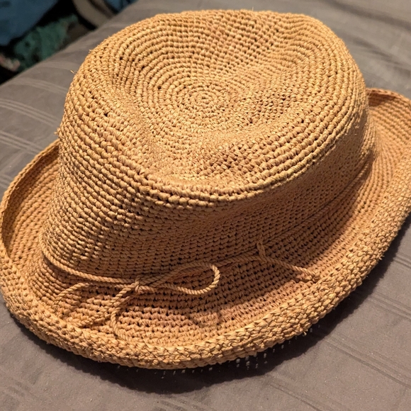 Stylish Tan Straw Hat - Picture 1 of 3